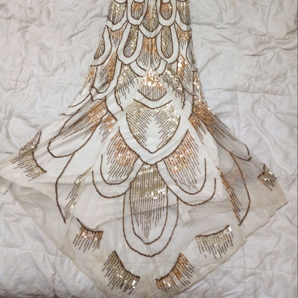 Vivace by Cassandra Stone fully beaded gown. Sz M - Picture 5 of 9